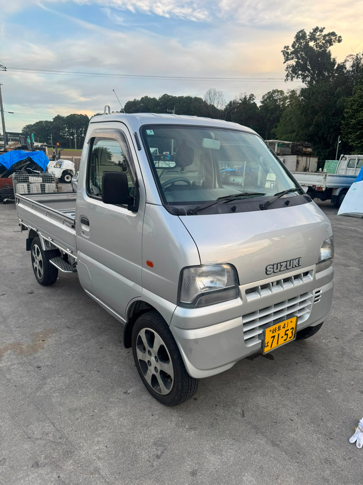Suzuki Carry 4x4 kei truck